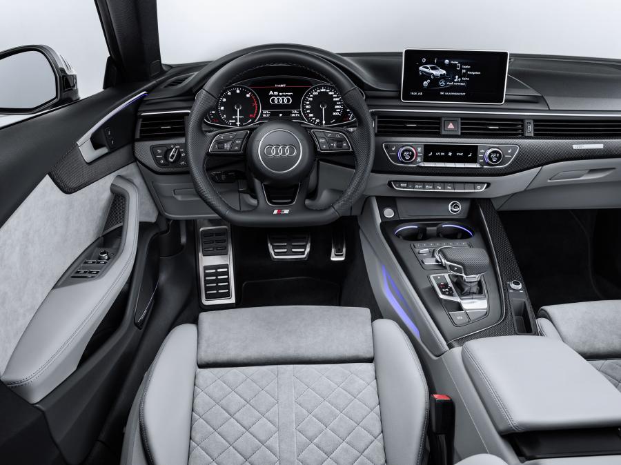 Торпедо Audi A5 Sportback g-tron Show Car 2017 года  (фото 11 из 14)